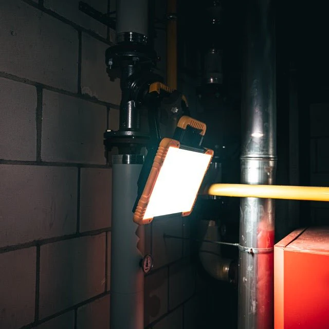 LED's Work Draadloze LED Bouwlamp 5200 - Werkt op accu's van Makita, Bosch, Dewalt, Milwaukee, Metabo – IP54 - Image 3
