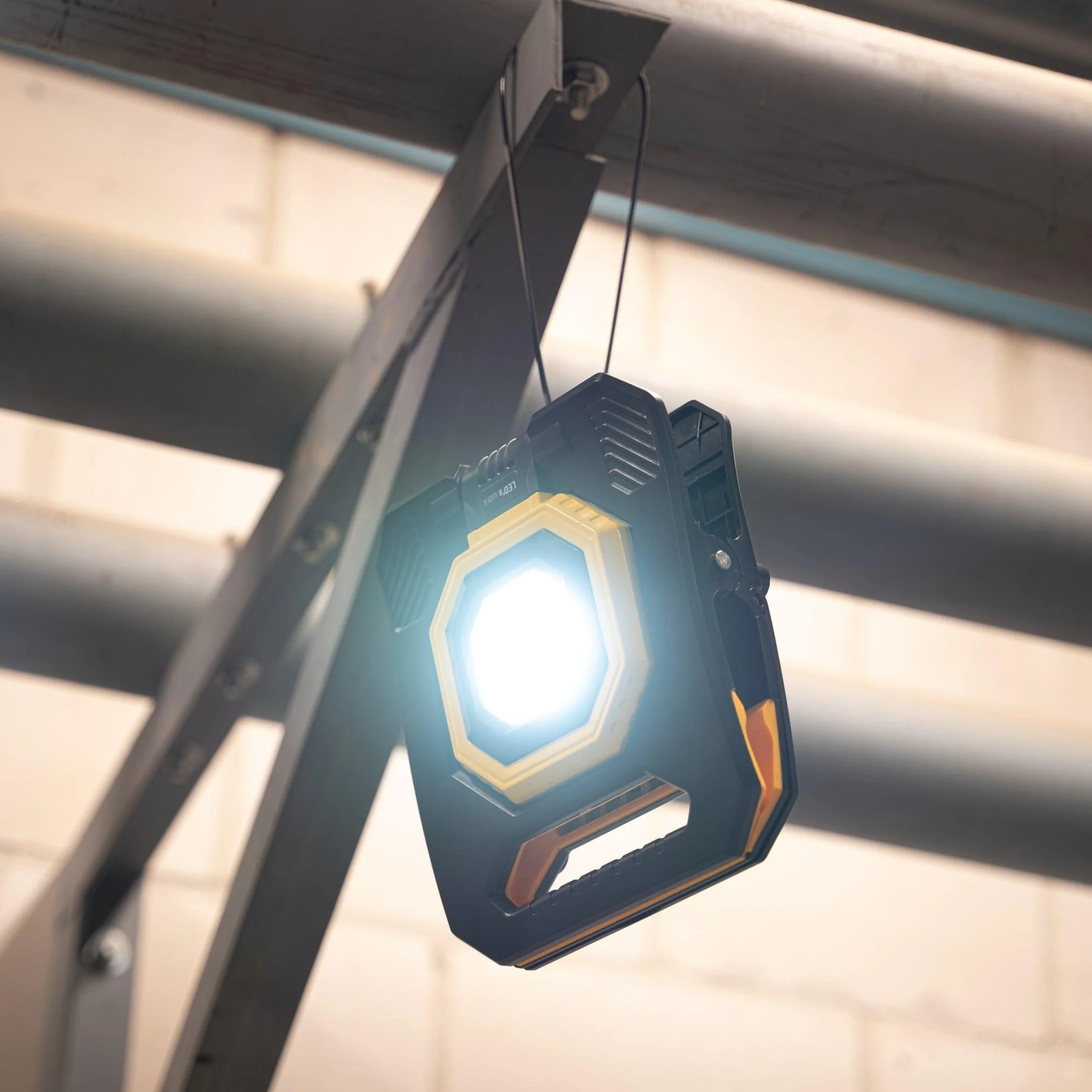 LED's Work Oplaadbare Werklamp 1500 - Met accu oplaadbaar - Draadloos - IP54 waterbestendig - Image 3