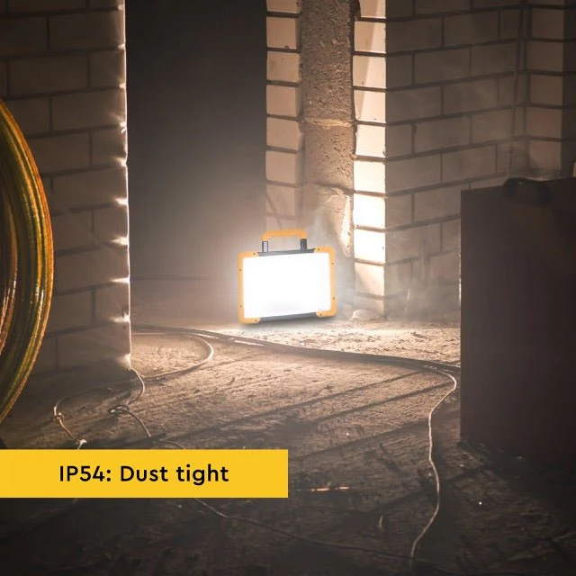 LED's Light 18V Hybride LED Bouwlamp 5500lm - Incl Adapters - Bedraad en draadloos te gebruiken – IP54 – Rough Service Tested – 47W - Image 4