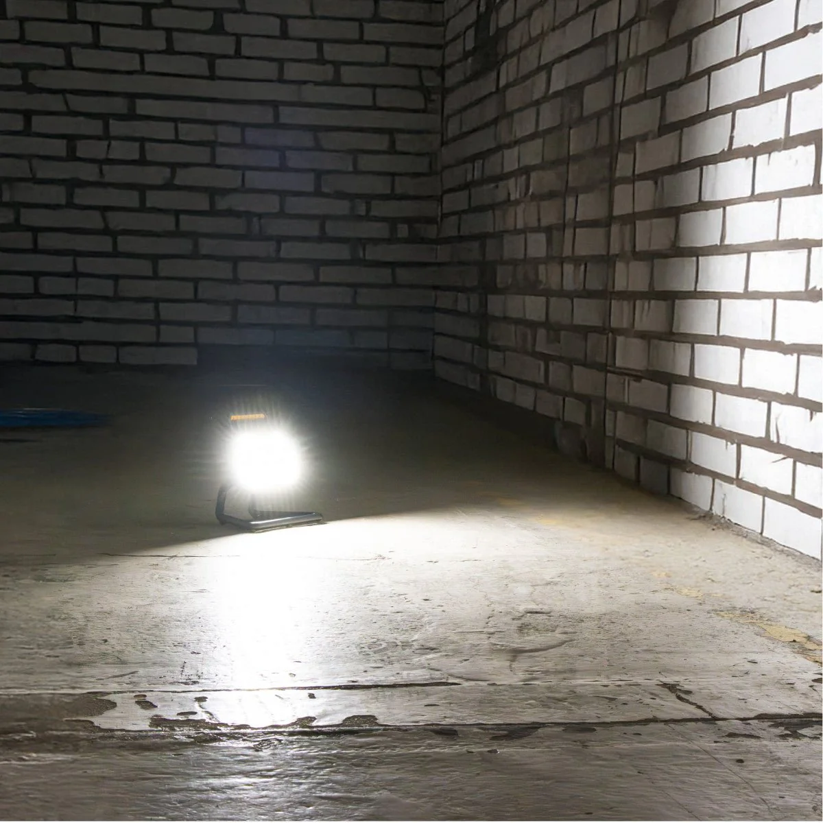 LED's Work LED oplaadbare Bouwlamp 20W 2000lm - Werkt draadloos op accu - Stof- en waterdicht - Inklapbaar - Image 2