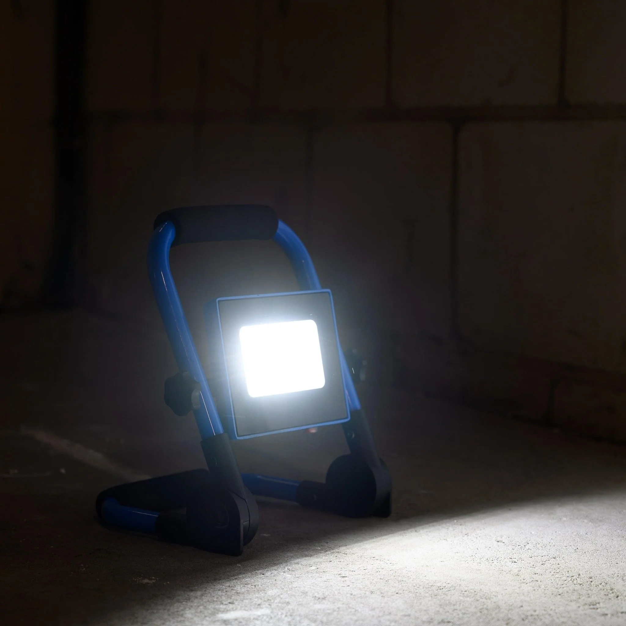 LED's Light Basic Werklamp 700 - Oplaadbaar met accu - Compact en opvouwbaar – IP54 - Image 3
