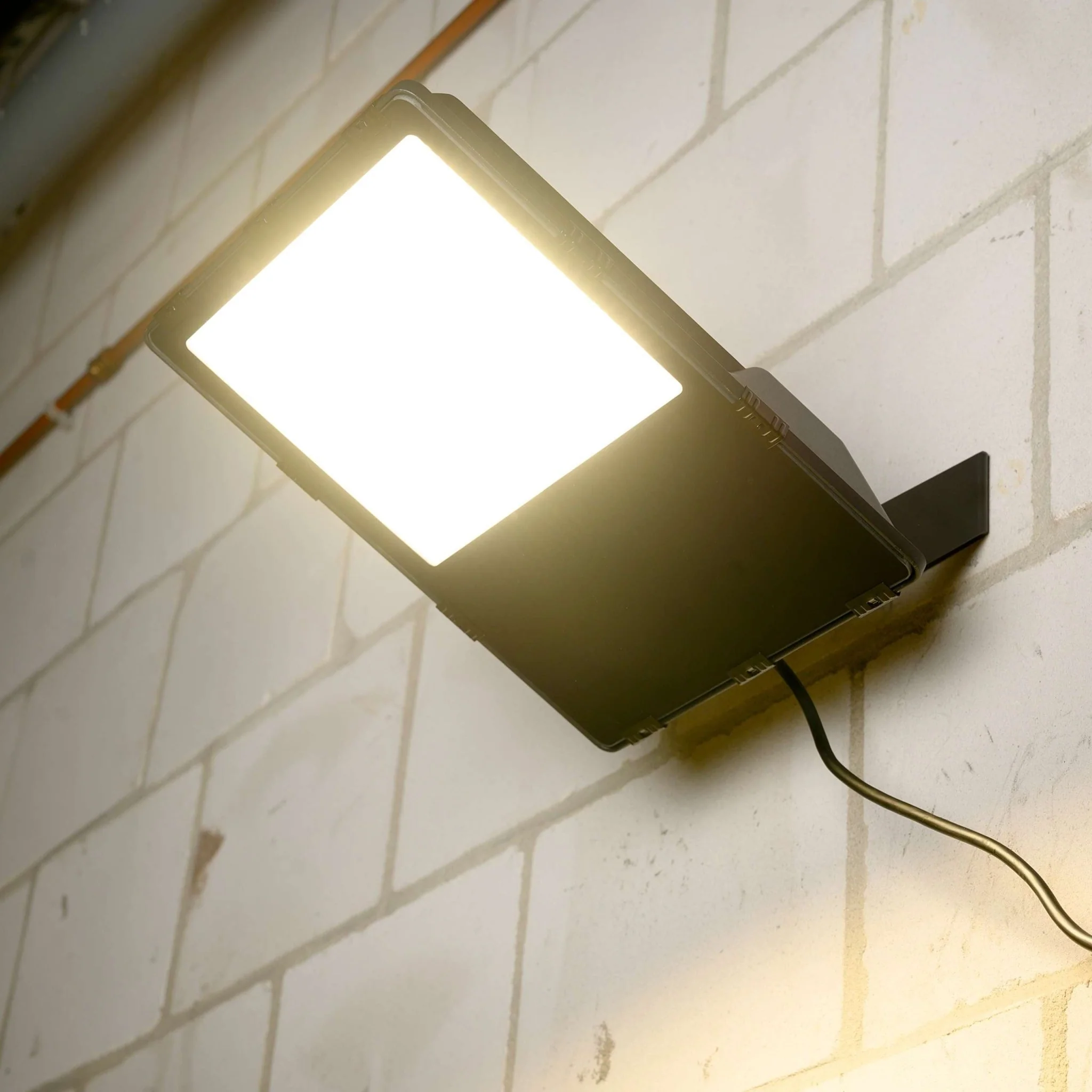 Premium LED Floodlight 150W - Levensduur van 30 jaar - IP66 Waterdicht - 24000 lm - Image 3