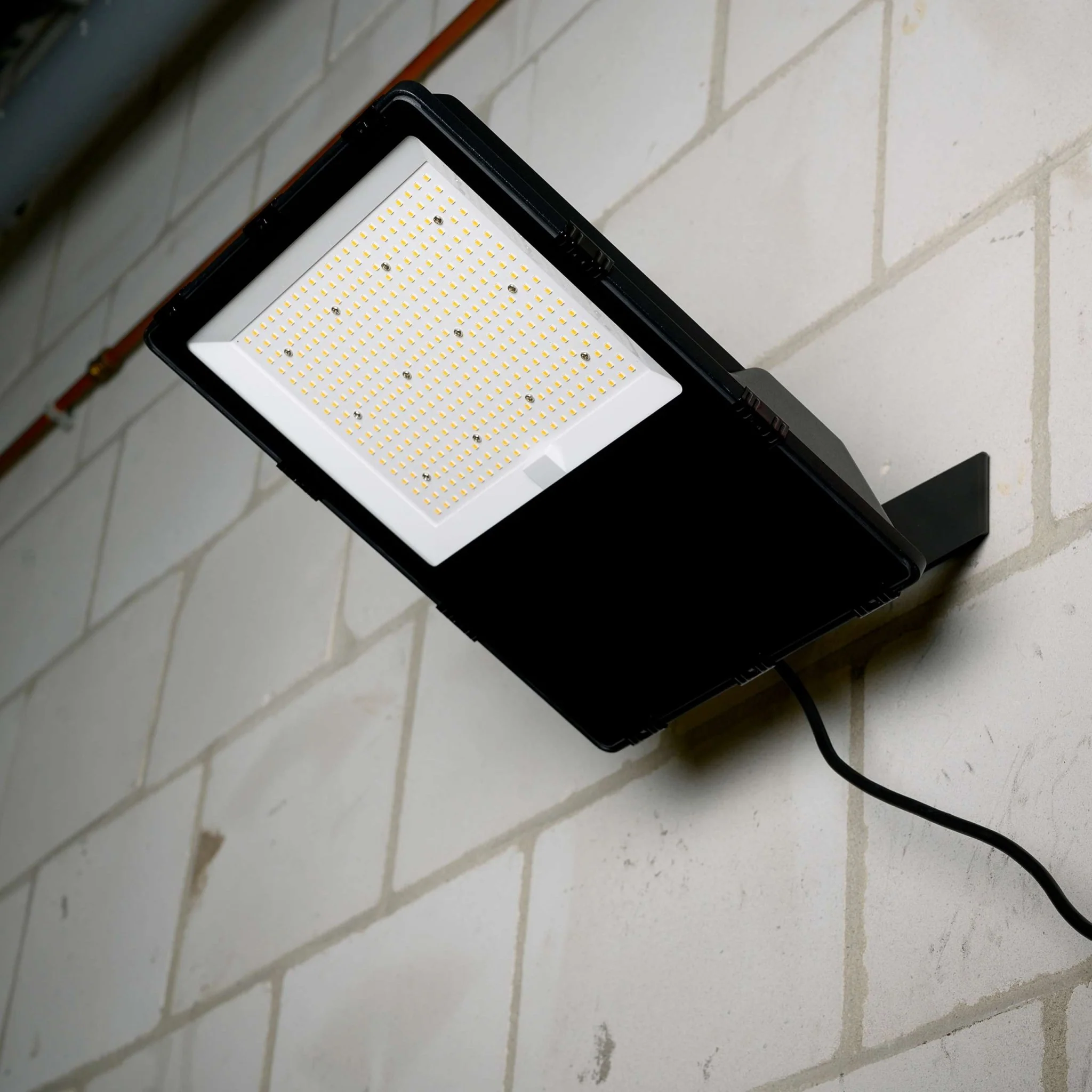 Premium LED Floodlight 150W - Levensduur van 30 jaar - IP66 Waterdicht - 24000 lm - Image 4