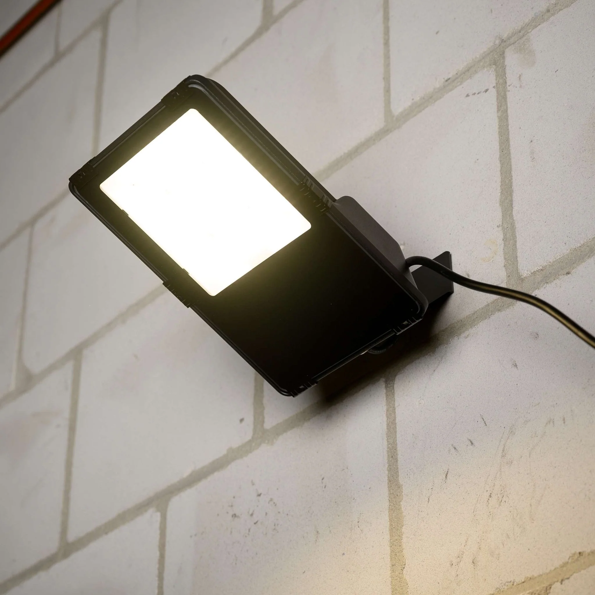 Premium LED Floodlight 30W - Levensduur van 30 jaar - IP66 Waterdicht - 4650 lm - Image 3