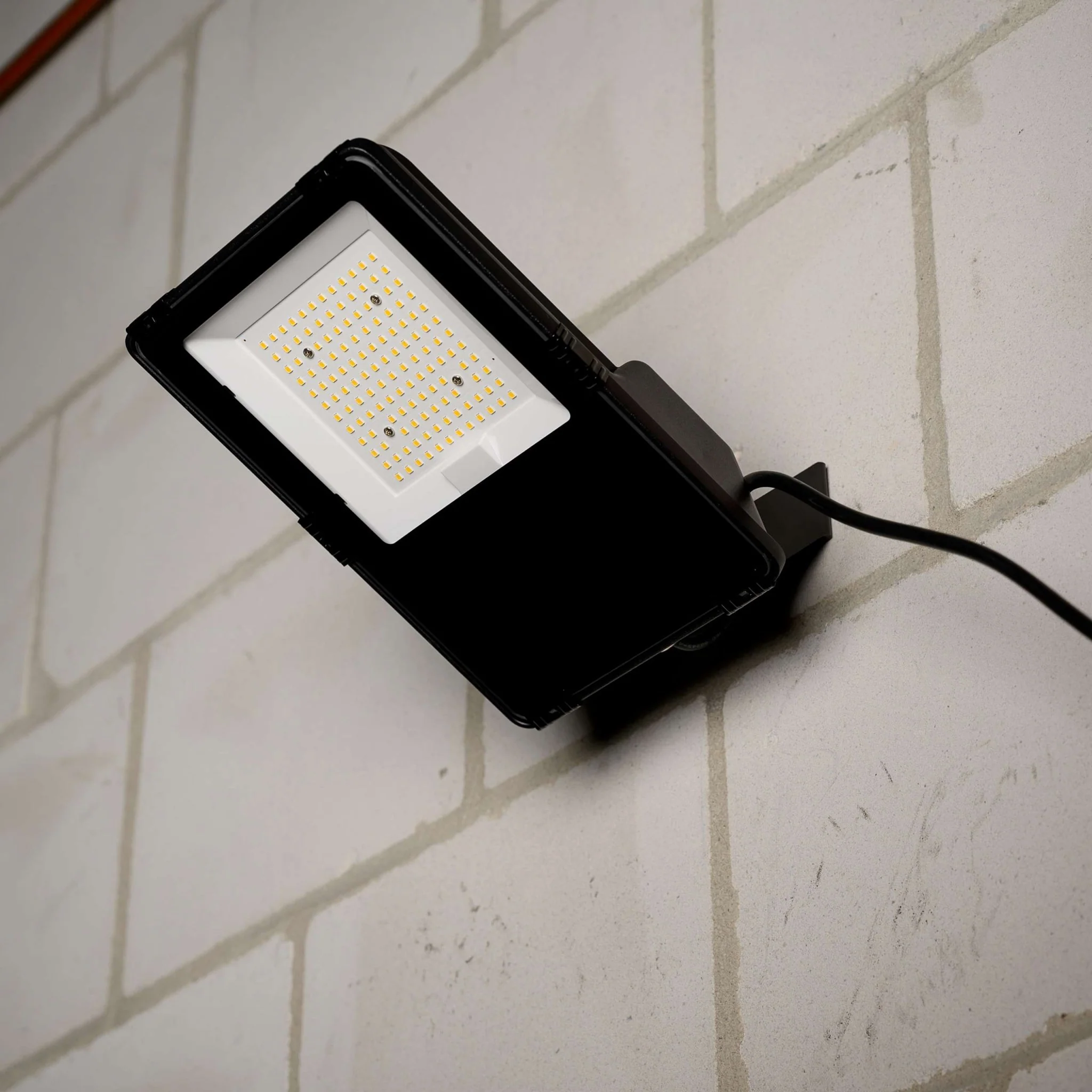 Premium LED Floodlight 30W - Levensduur van 30 jaar - IP66 Waterdicht - 4650 lm - Image 4
