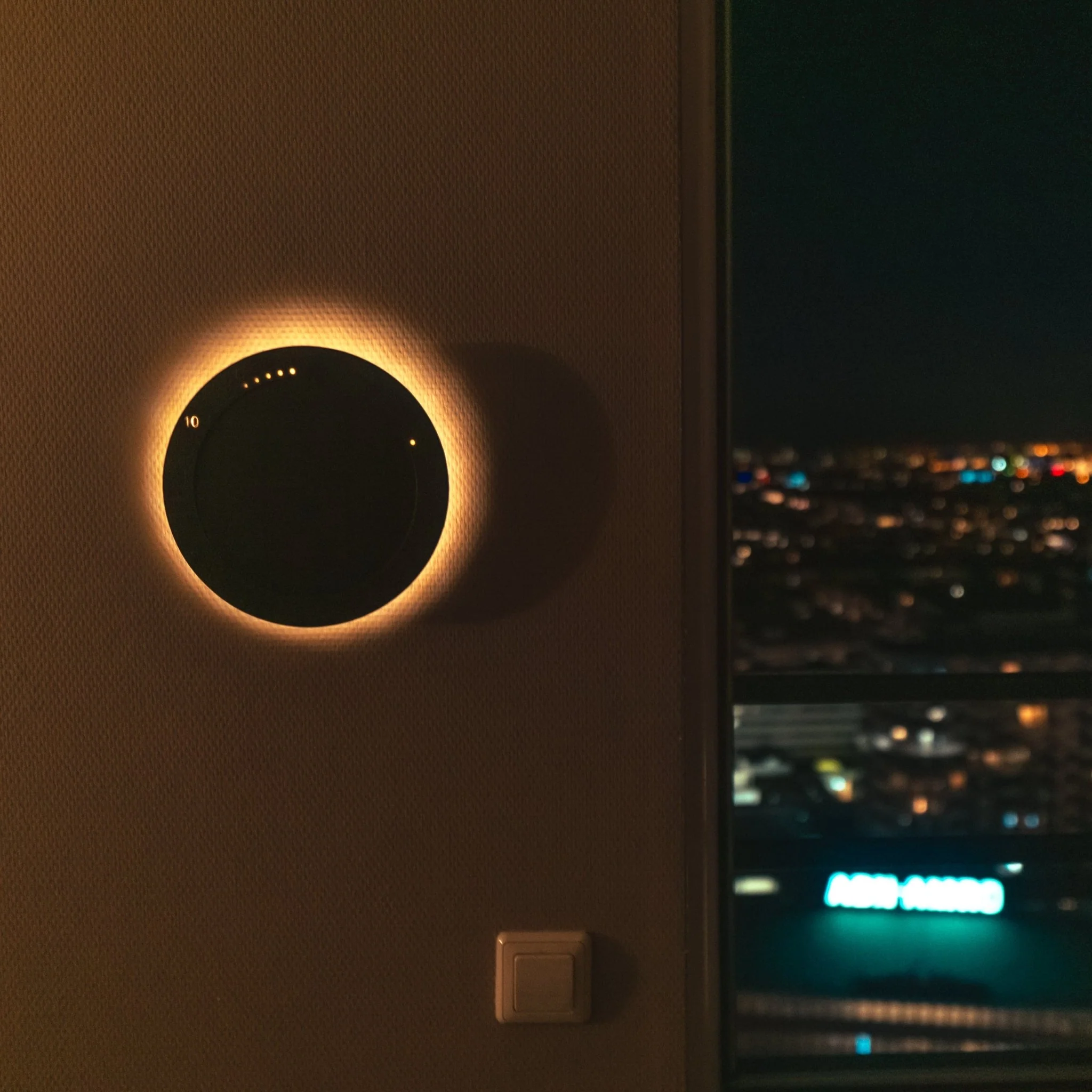 LED's Light Solar Wandklok voor Buiten - Draadloos op zonne-energie - Automatisch aan/uit - 22 cm - Image 4