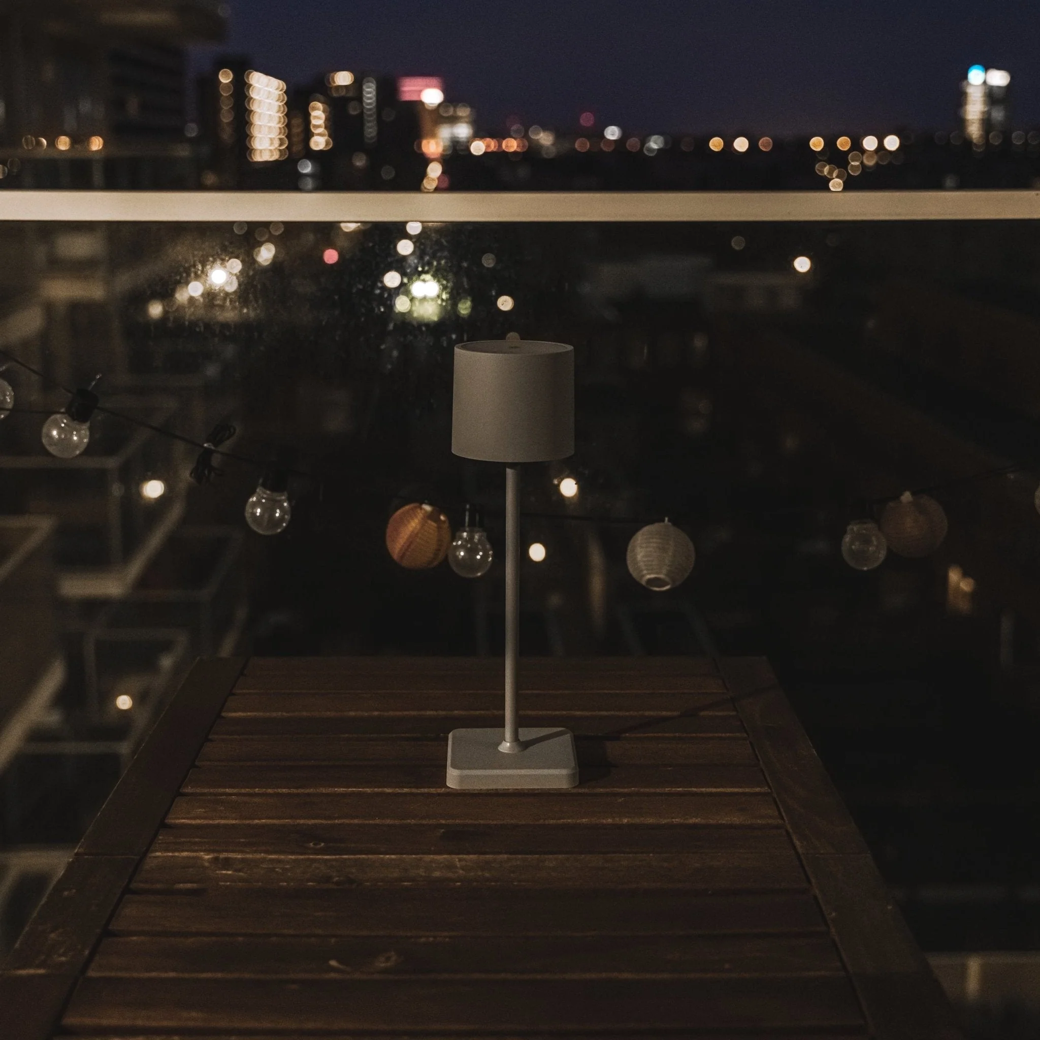 TouchDim Oplaadbare LED Tafellamp - Dimbaar via aanraking - Binnen en buiten - Grijs (kopie) - Image 8